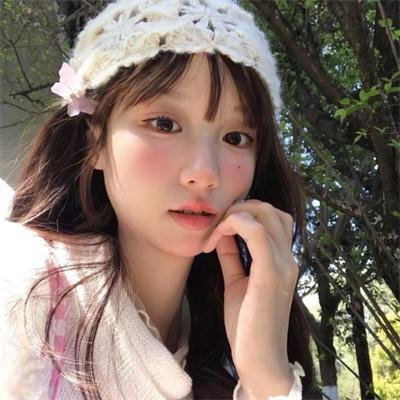 穿条纹衣的男孩